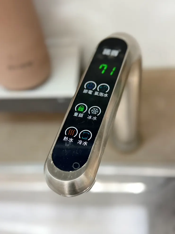 （小提醒：可使用瞬熱水的熱水浸，油汙更容易溶解）