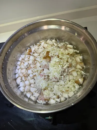 【吻仔魚豬絞肉高麗菜香菇燉飯｜9M寶寶副食品】