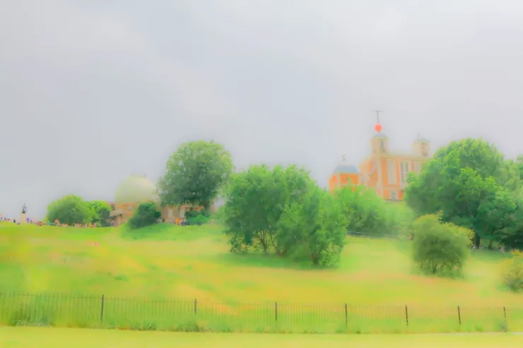 從山坡下回頭望向山坡上的一景