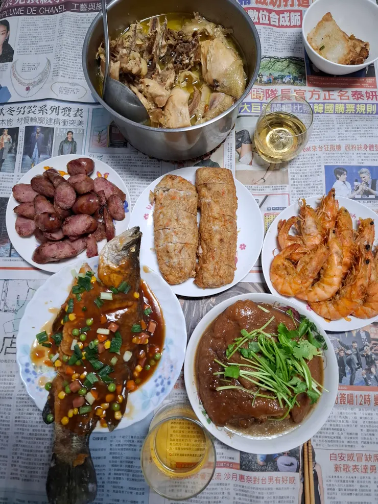 喝一杯。什麼都開心,什麼都順心。新年快樂。