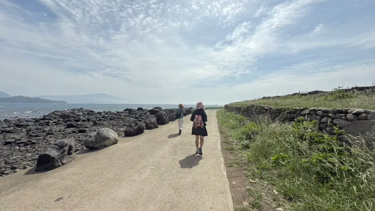 環島公路周長四公里多，用雙腳去探索。