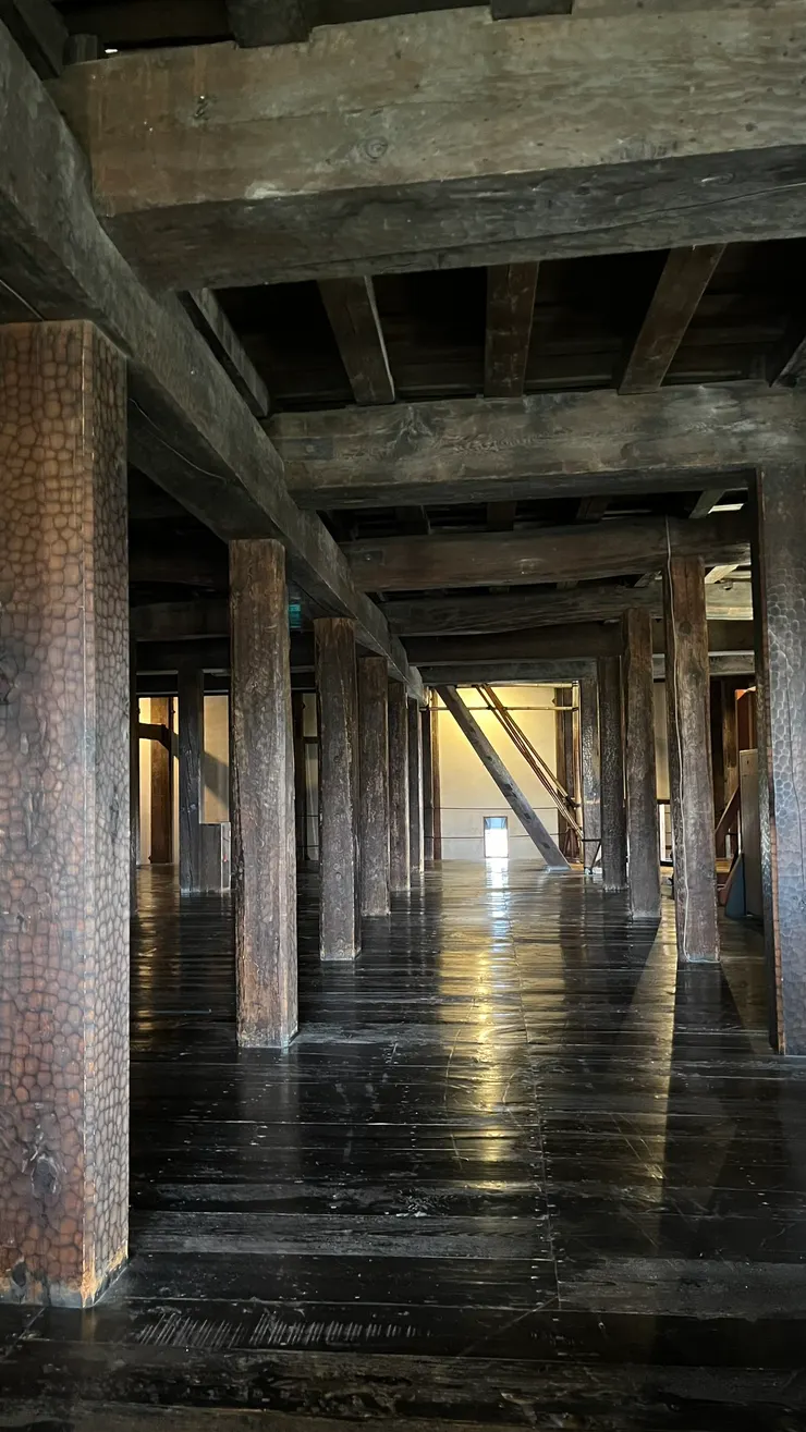 主要用日本鐵杉、檜木、松木製成。