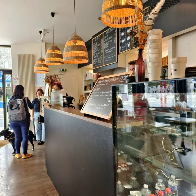 【寶拉餐廳很精彩不負網路評價！我結帳，怡青和店員哈拉。】