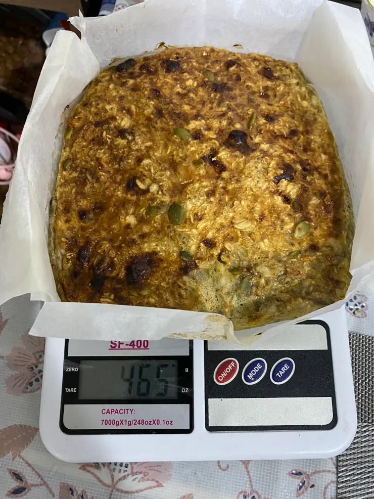 這個方形蛋糕有465g，要分好幾餐吃