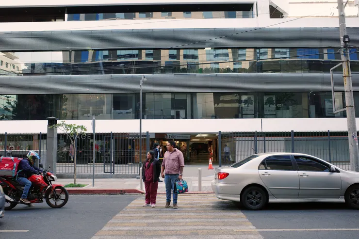 Zone10街景， 此區域以商辦及購物商城聚集為名。