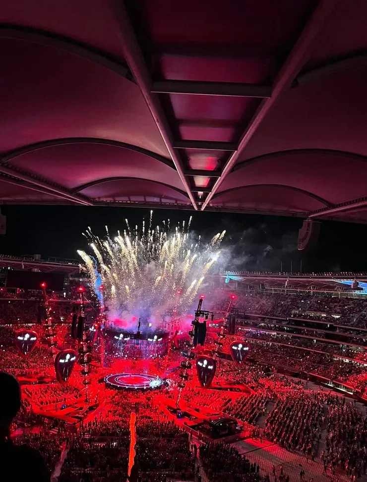 安可曲,放起了煙火