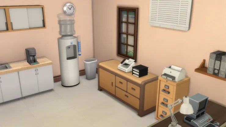 飲水機旁有垃圾桶。我很怕沒有垃圾桶的地方。