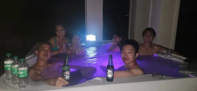 泡 SPA 同時還能看電影