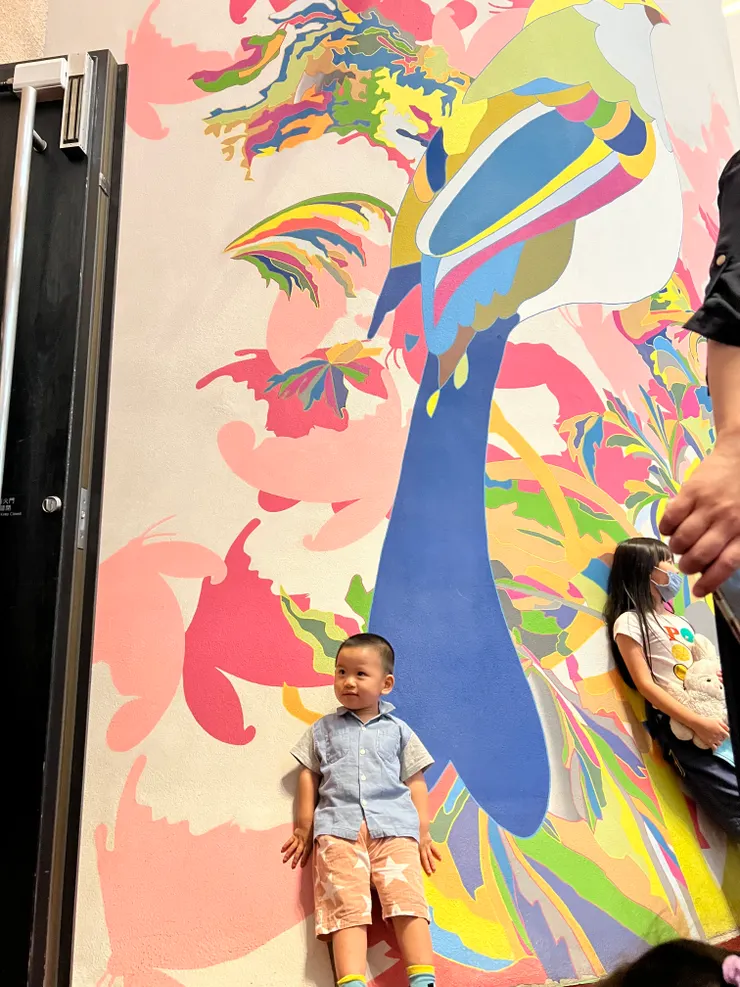 中劇院外牆超漂亮，留下紀念照