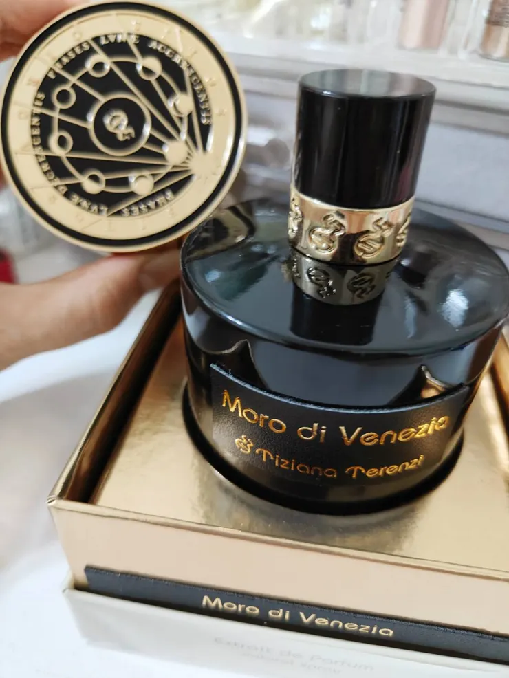 原本的瓶蓋 & 套上簡易型瓶蓋的瓶身