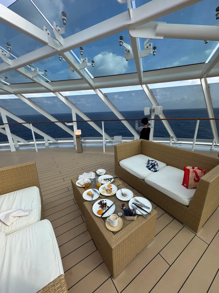 19樓甲板吹風看海吃早餐