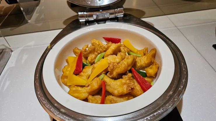 台北福華大飯店早餐的這道炸魚我超喜歡!