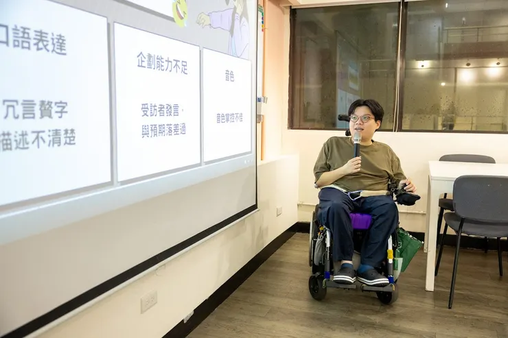 ▲ 學員認真介紹節目內容