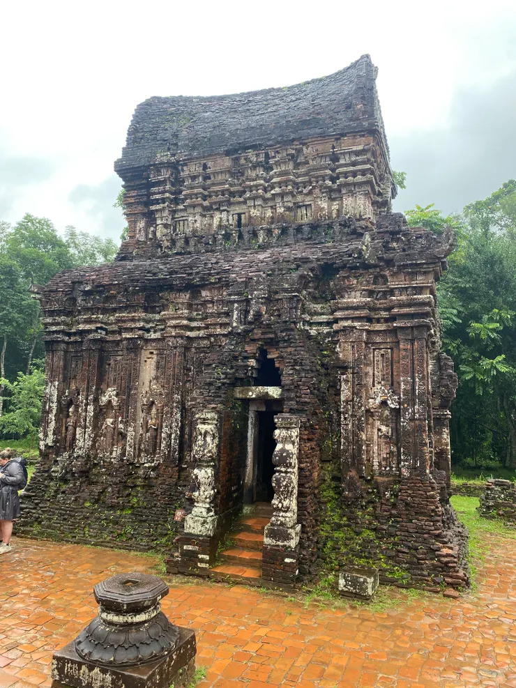 透過當地導遊的說明，才更懂遺跡背後的歷史文化意義