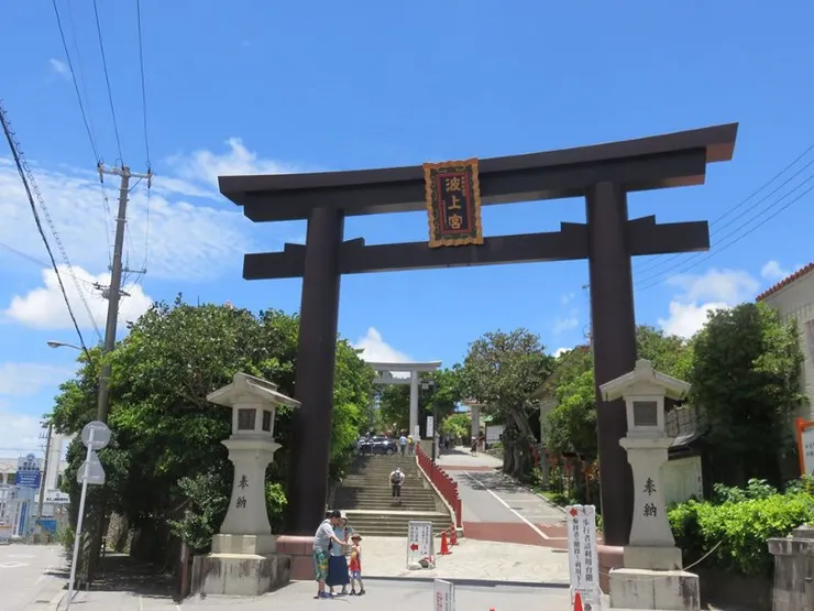 輪到日式的神社。波上宮。