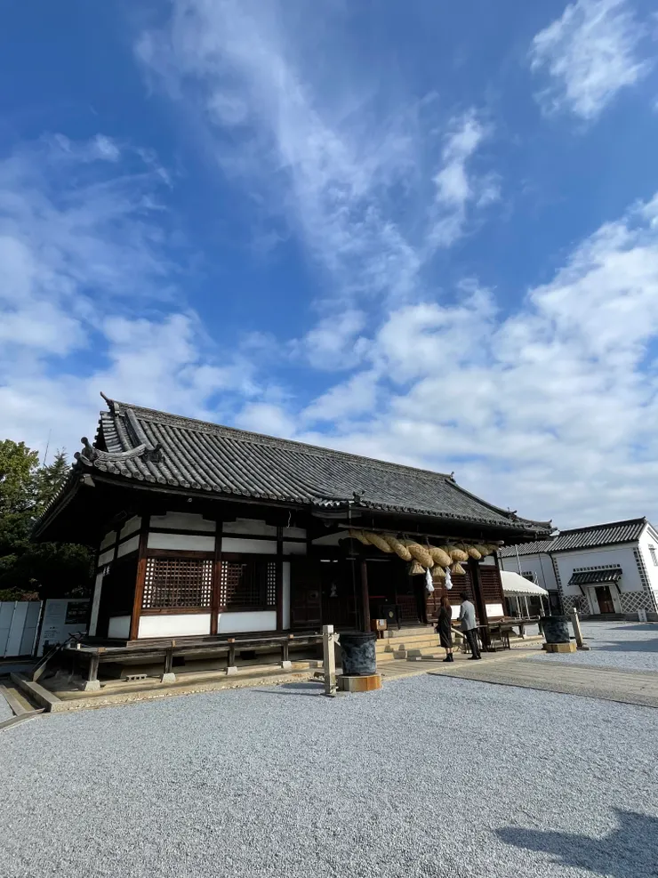阿智神社參拜。喜歡走在石子路上沙沙的摩擦聲