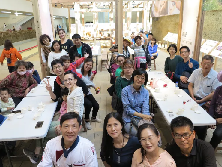 所有與會成員大合影。