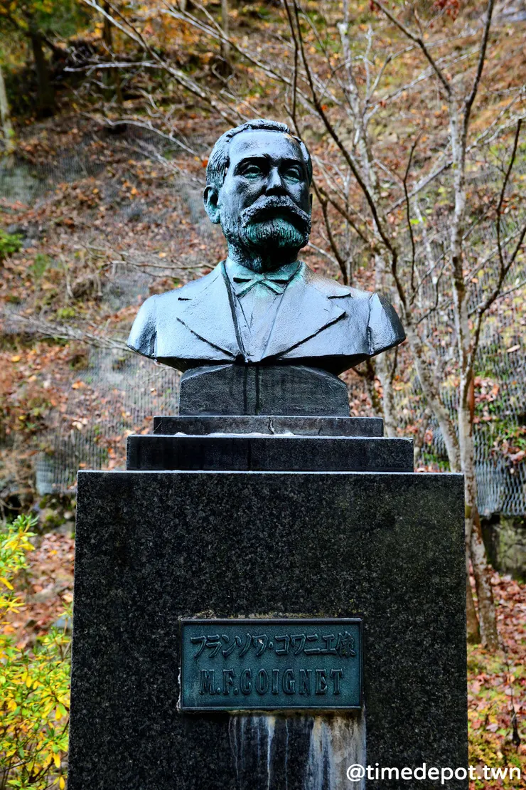 技師Jean Francois Coignet胸像