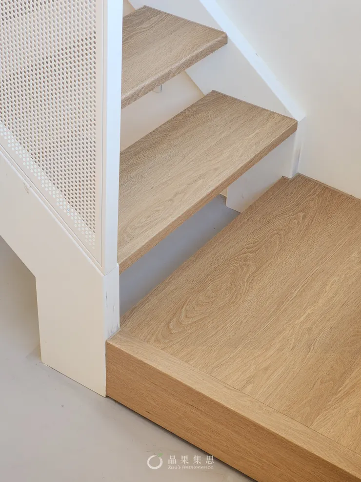 一體凹折工法：樓梯應用