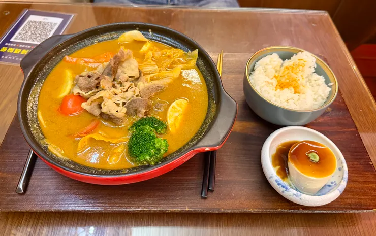 溫泉牛湯咖哩鍋   355元  &  一把青阿里山涼豆腐   +30元