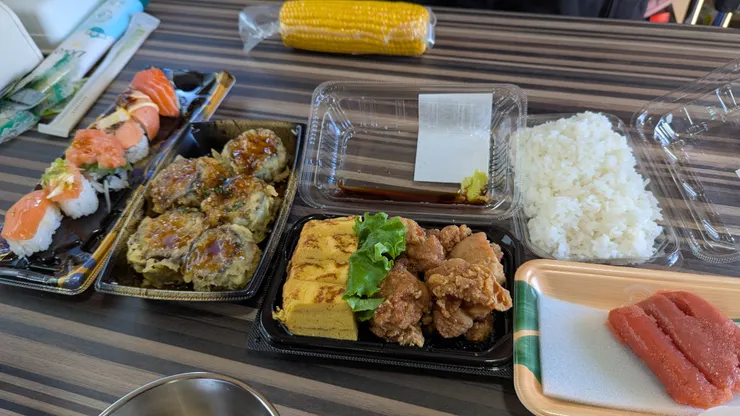 午餐買些熟食，直接用車上的微波爐加熱