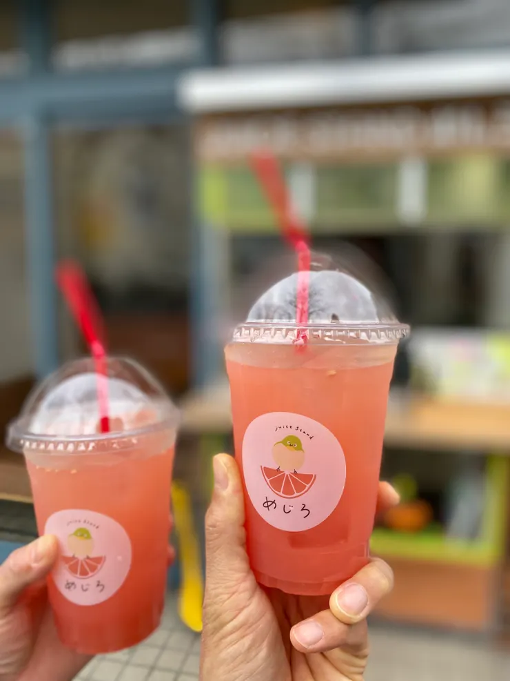 ▲沒記錯的話，2月的冬天，我和朋友喝的是「葡萄柚」果汁。