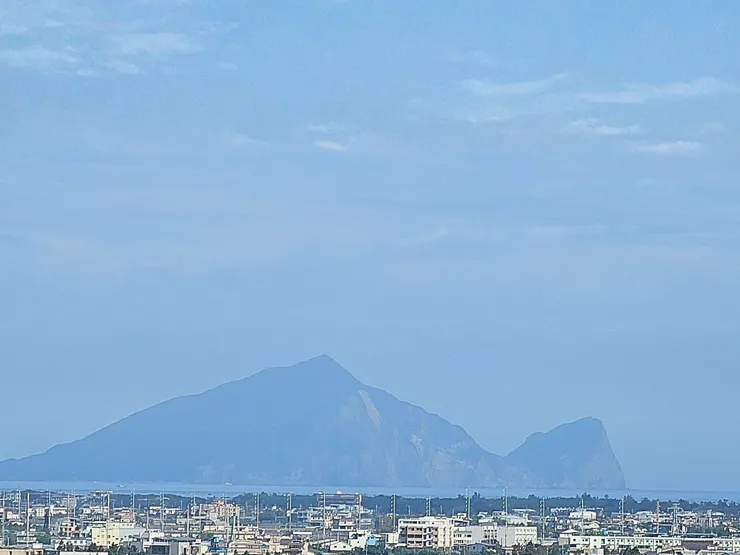 就算人在市區忙著，只要抬頭看見它，心就跟著去海邊吹風了