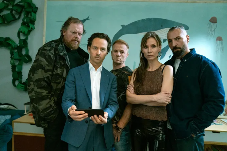 黑幫在托兒所開會有夠反差