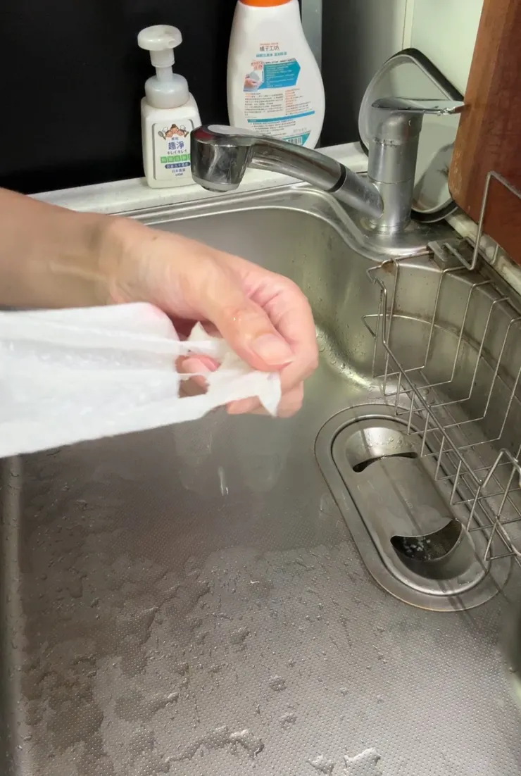 才剛展開已經破洞了