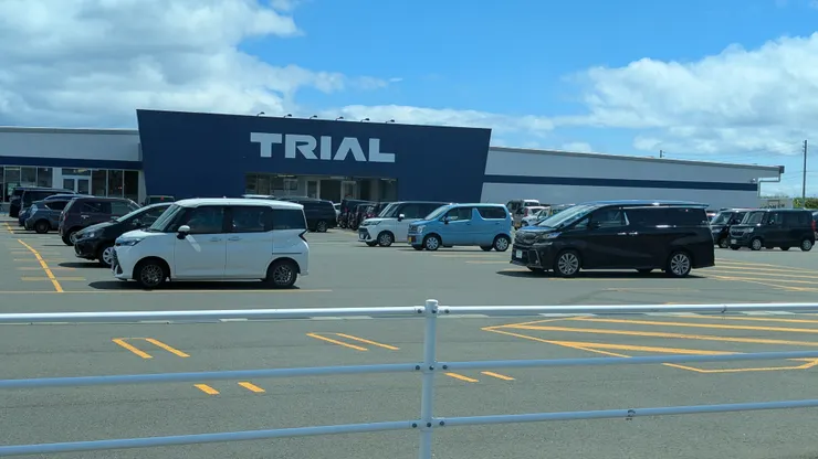 超市賣場都有專屬停車場