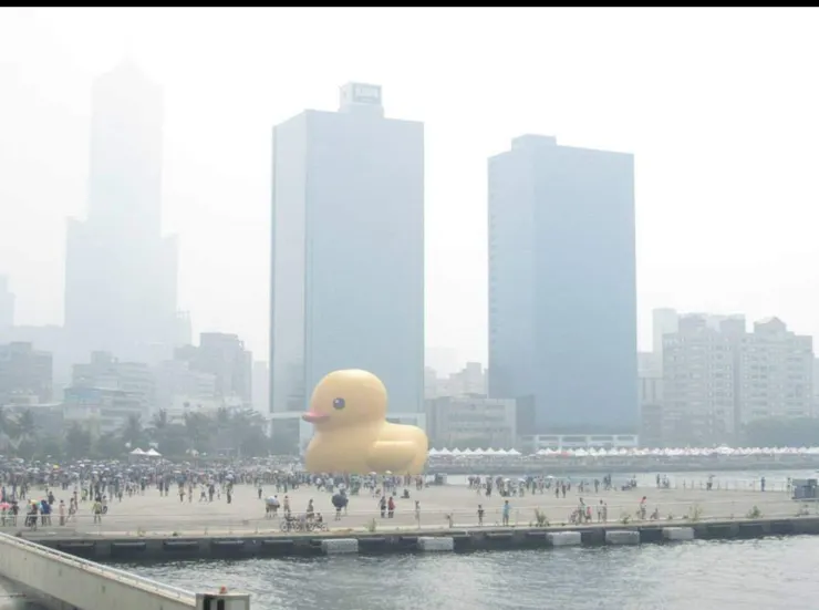 10年前的高雄亞灣區