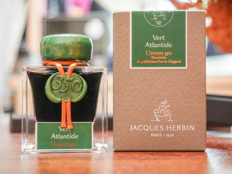 圖二:墨水罐本身及外包裝盒。