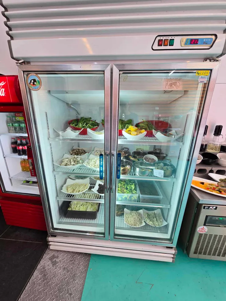 自助火鍋區只有這一櫃,以蔬菜火鍋料為主,沒有提供肉品吃到飽!!!!