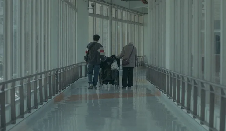 電影每顆鏡頭的構圖，都給人精心雕琢之感