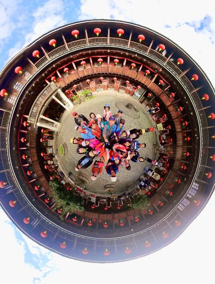 同學360度的相機把土樓拍得圓圓滿滿！