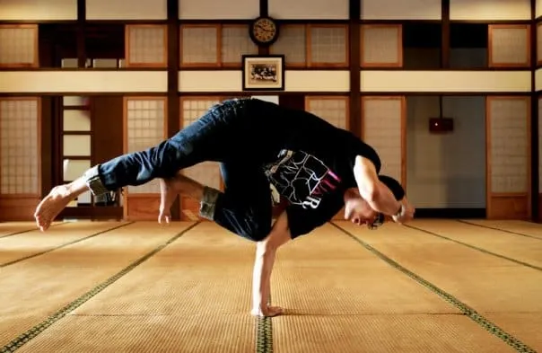 王郁揚是全台首位參選從政的BBOY(霹靂舞者)。