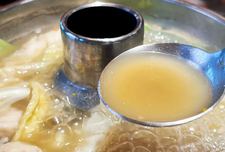 桃園中壢美食：大滿貫功夫鍋異國風味，必試星馬肉骨茶湯底