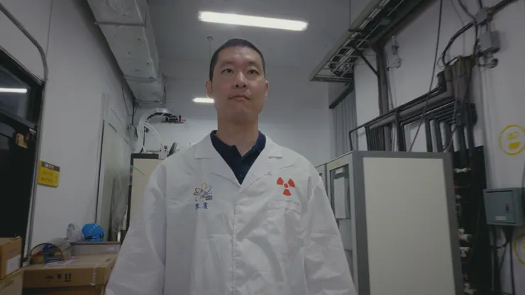 中央大學張起維教授團隊研發的深空輻射探測儀，透過粒子加速測試提升設備抗輻射能力，為未來登月與深空任務提供關鍵安全保障。