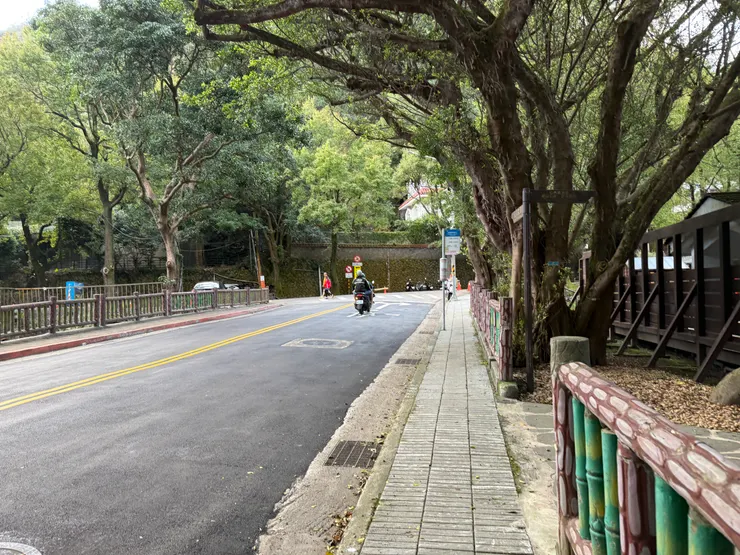 下車後公共浴池站牌