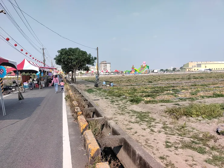 園遊會 & 右邊香瓜田