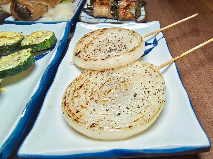 台南燒烤居酒屋推薦【おかんと大眾酒場】大口吃串燒、暢飲小酒│