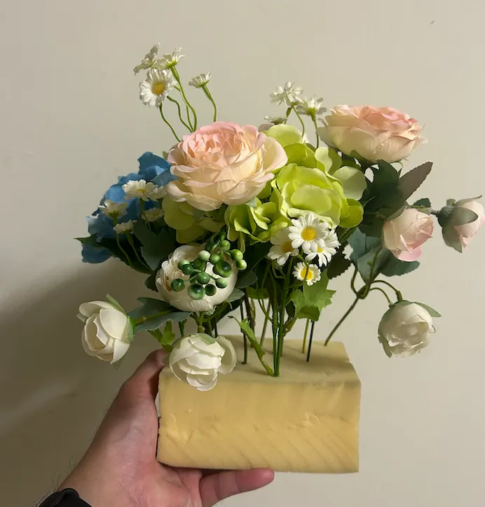 內部的泡棉和插花構造