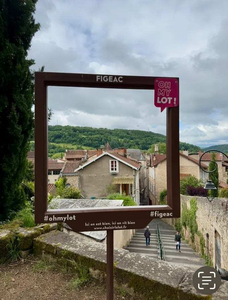 在這𥚃玩著自拍，真有趣