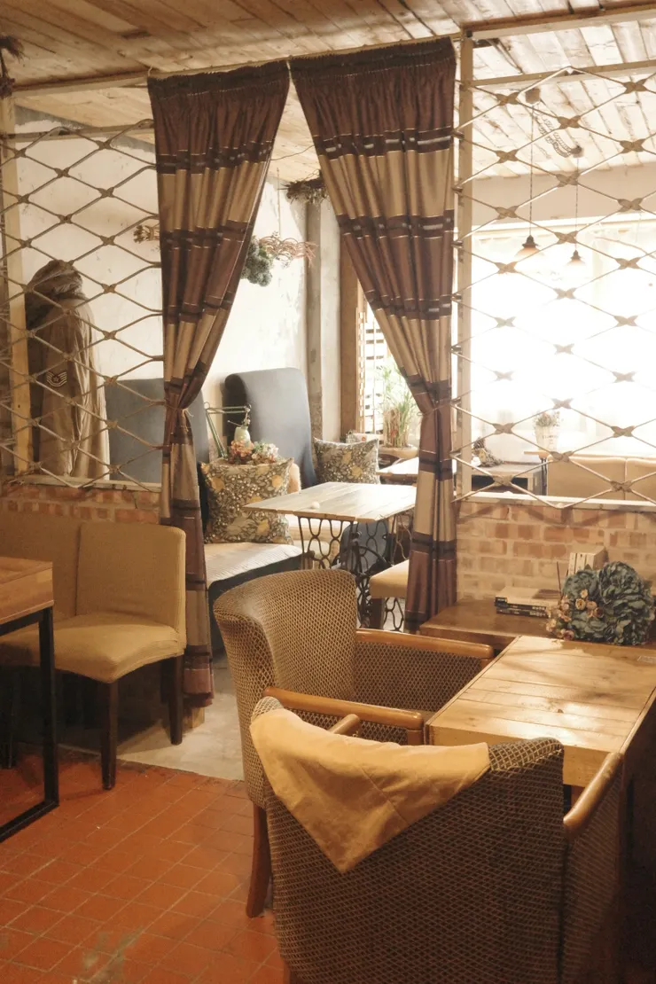 摩德年代二樓空間。