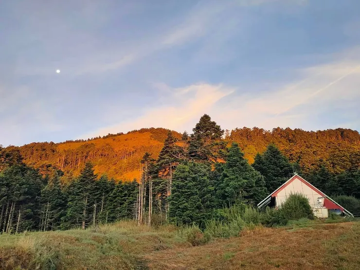 山友在山屋拍的