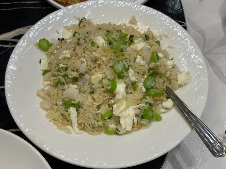 瑤柱帶子蛋白炒飯：炒得很香，會不斷添飯