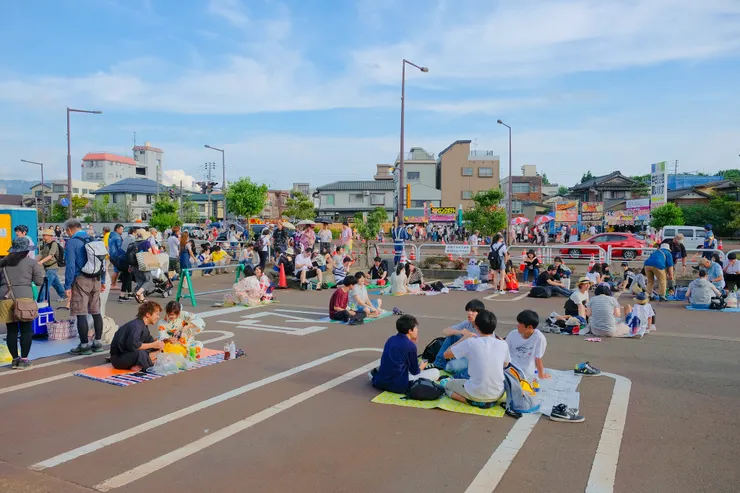 超市前空地