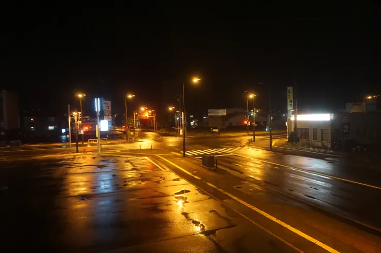 旅館窗外的夜景