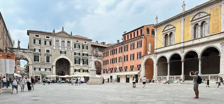 維洛納古城區的廣場