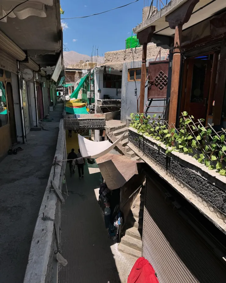 很適合晚躲貓貓的市場二樓